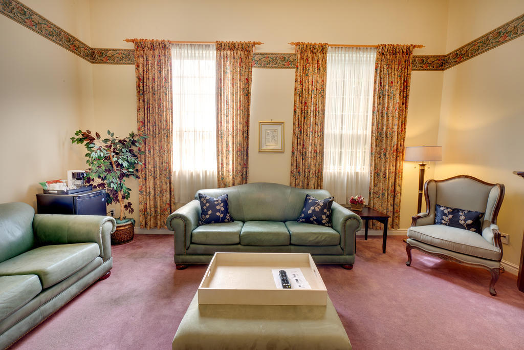 The Woodlawn Inn Кобург Екстериор снимка