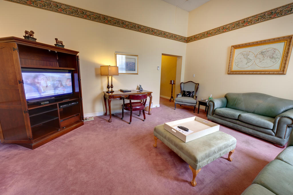 The Woodlawn Inn Кобург Екстериор снимка
