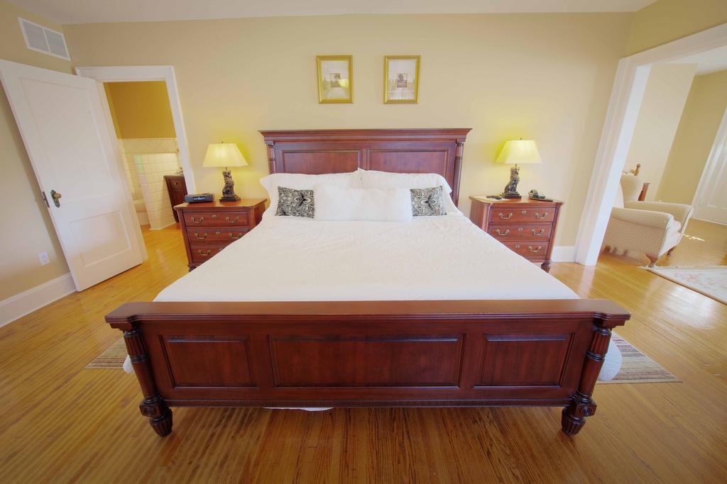The Woodlawn Inn Кобург Екстериор снимка