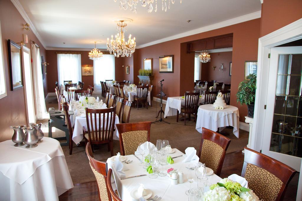 The Woodlawn Inn Кобург Екстериор снимка