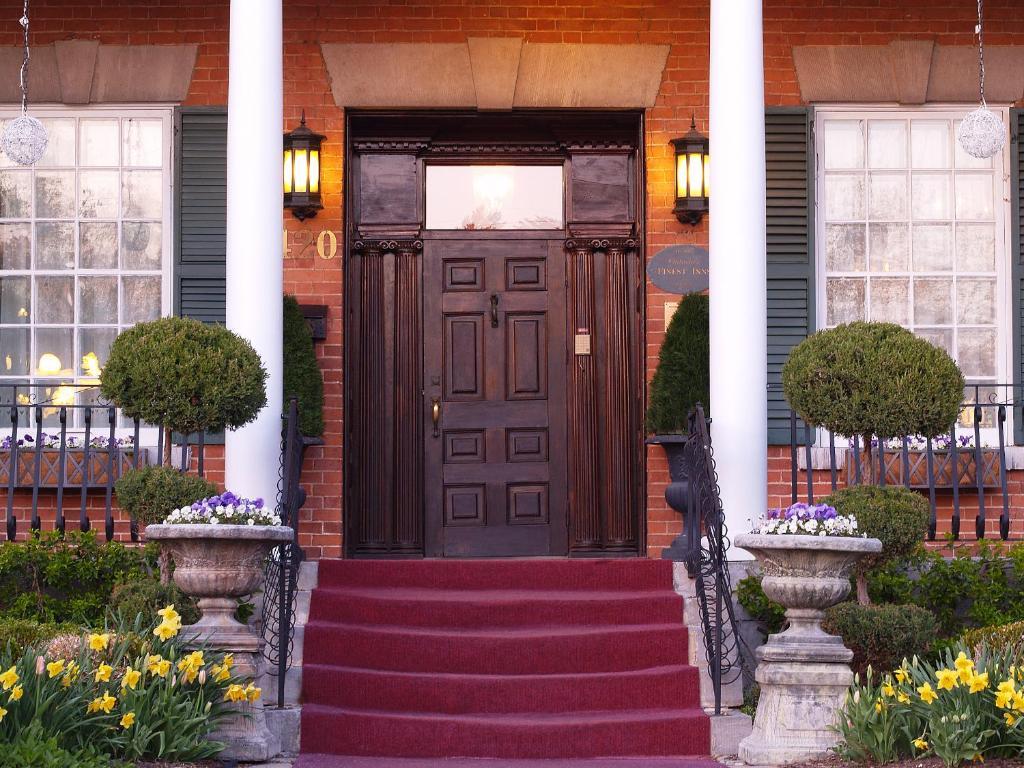 The Woodlawn Inn Кобург Екстериор снимка