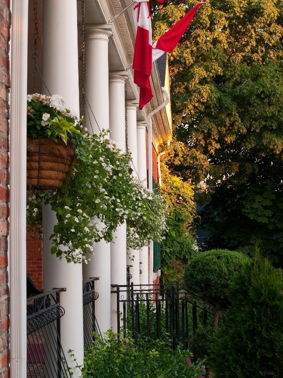 The Woodlawn Inn Кобург Екстериор снимка