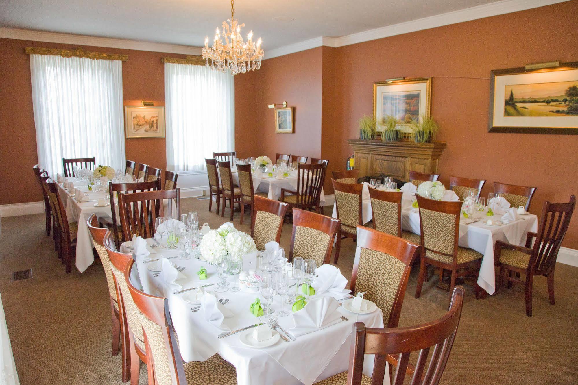 The Woodlawn Inn Кобург Екстериор снимка