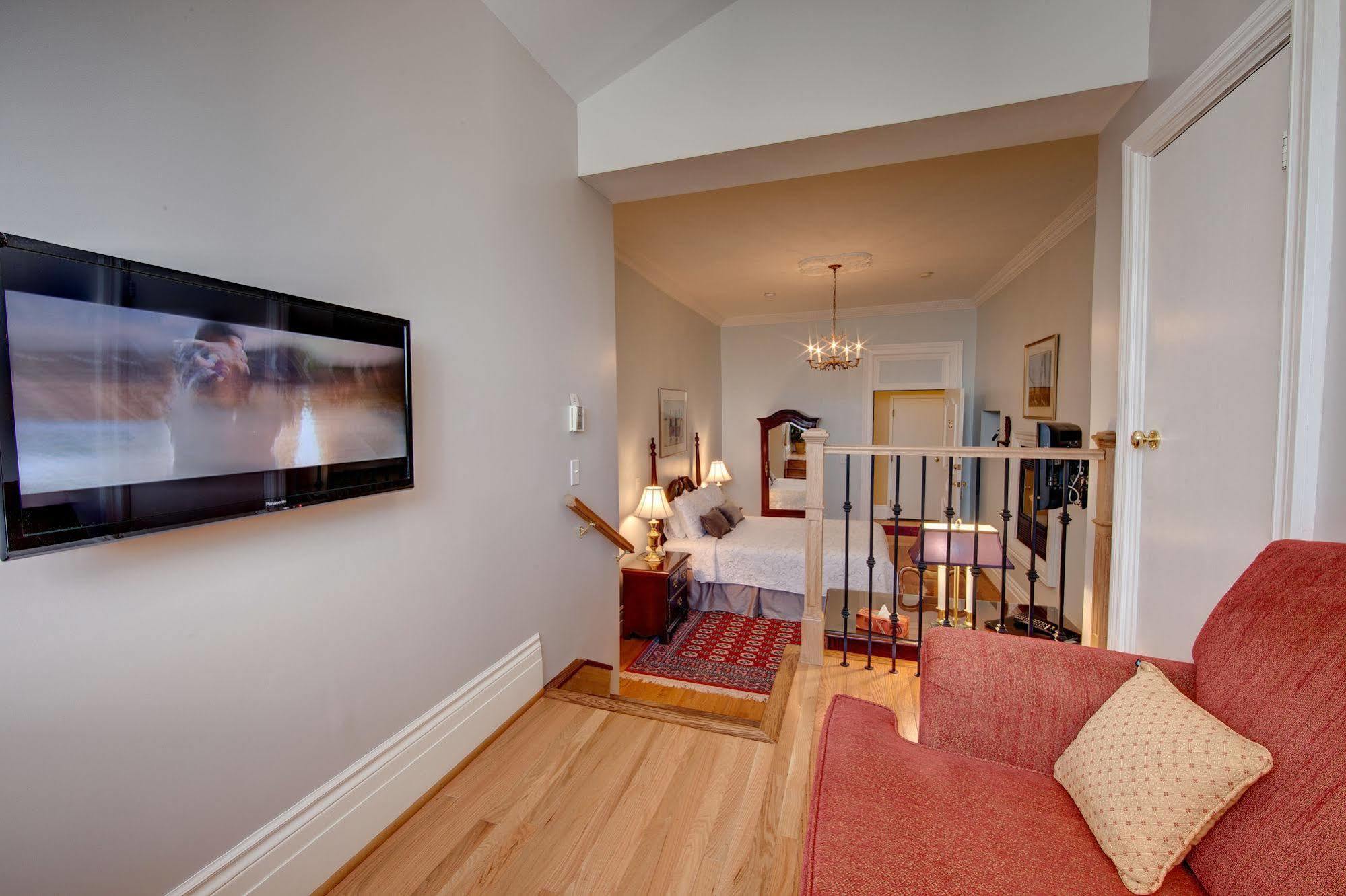 The Woodlawn Inn Кобург Екстериор снимка