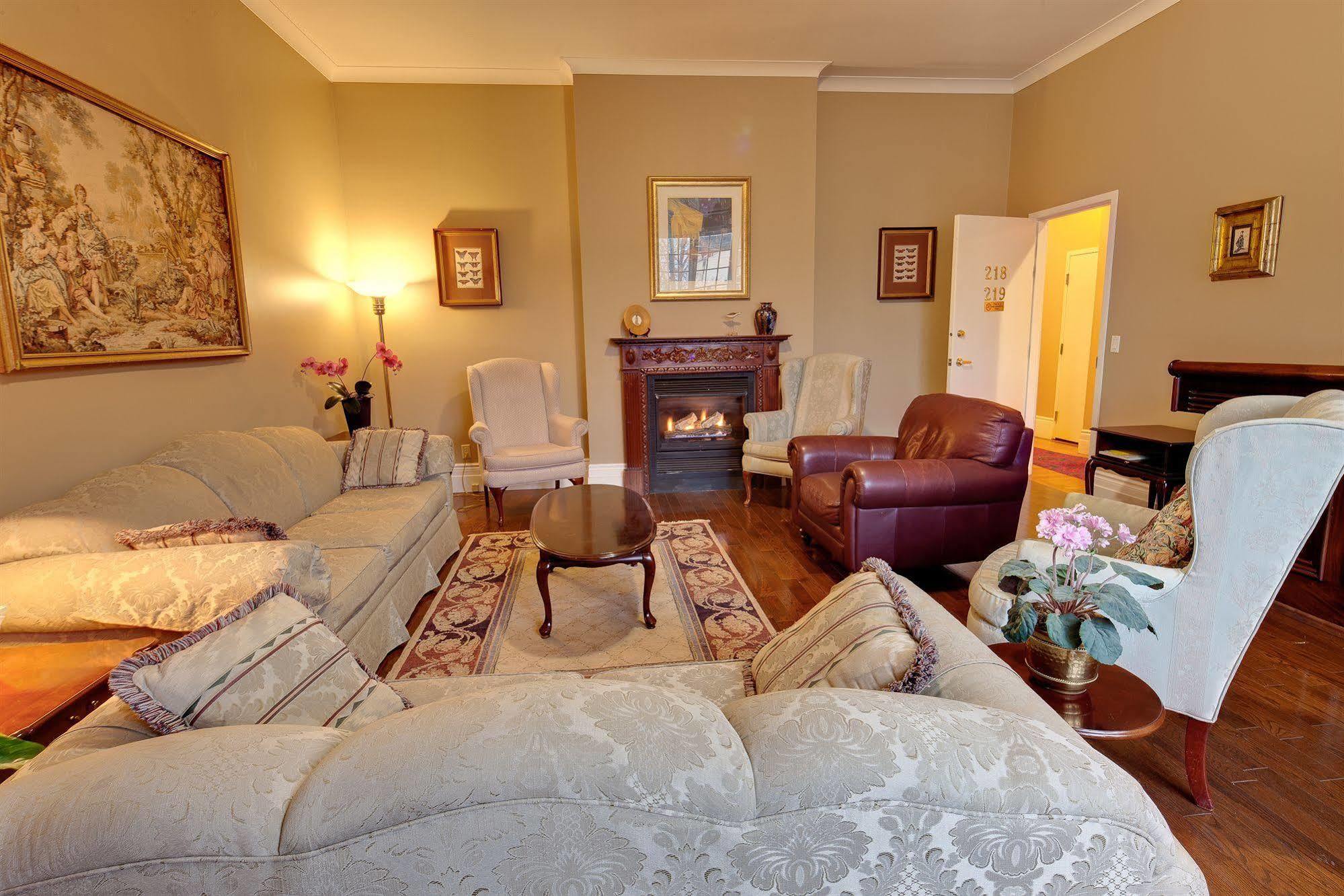 The Woodlawn Inn Кобург Екстериор снимка