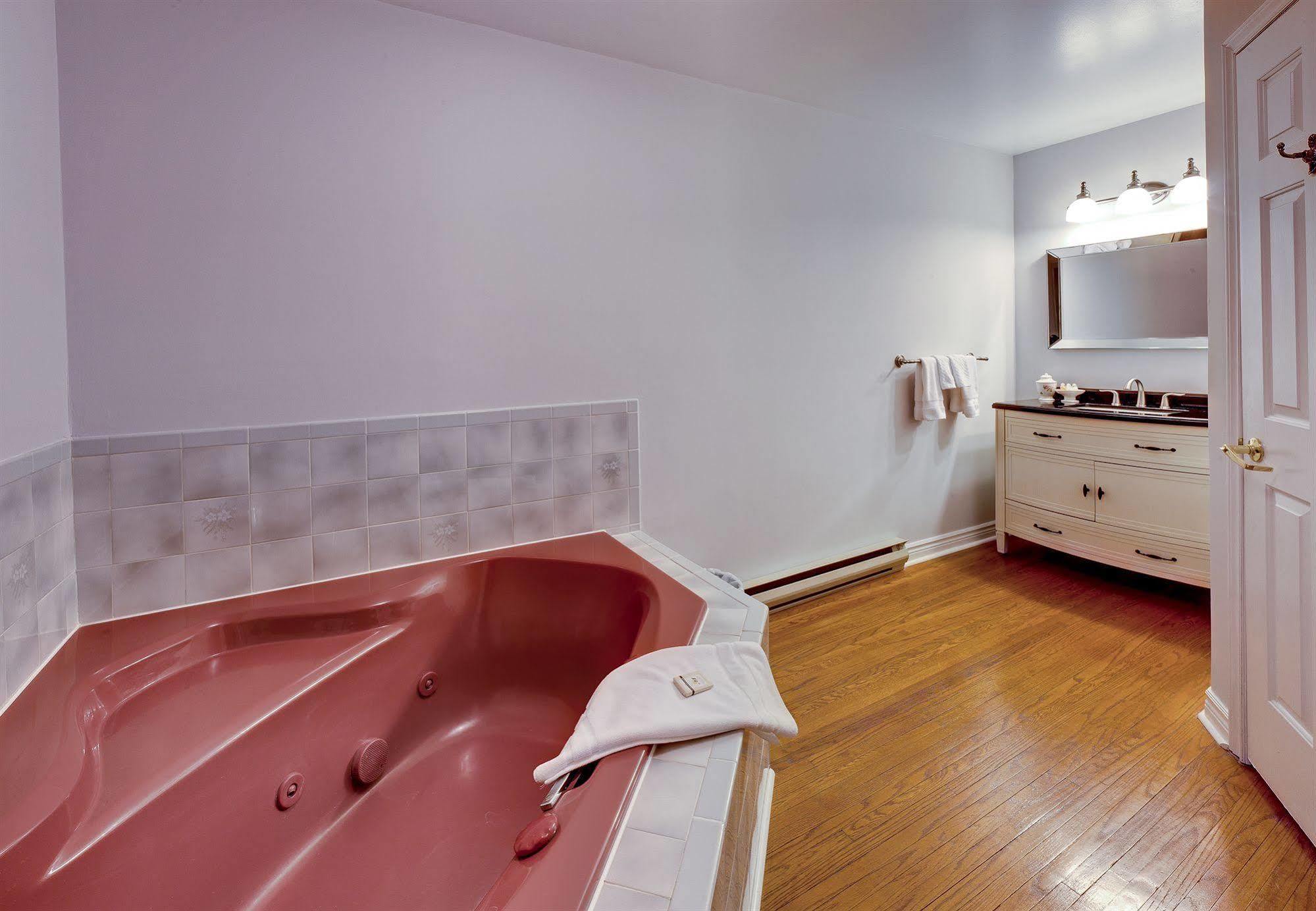 The Woodlawn Inn Кобург Екстериор снимка
