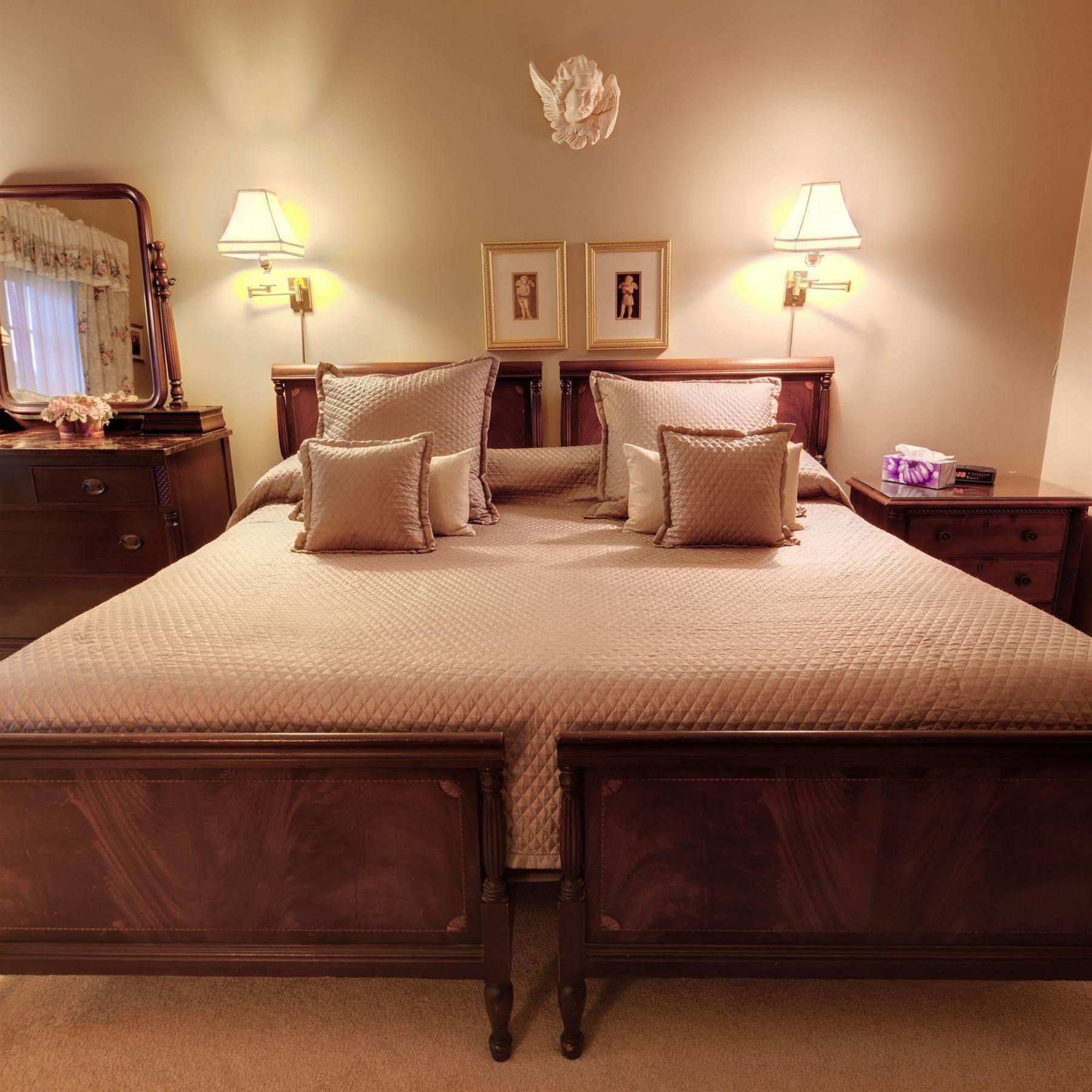 The Woodlawn Inn Кобург Екстериор снимка