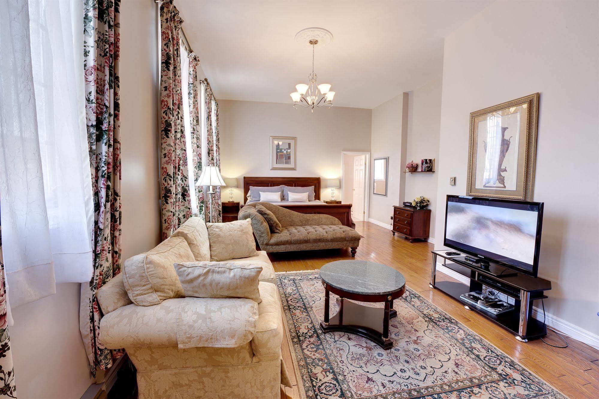 The Woodlawn Inn Кобург Екстериор снимка